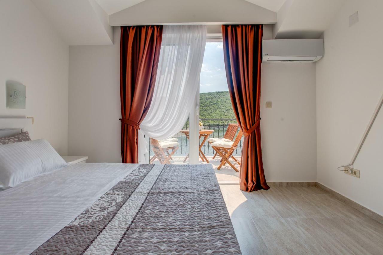 Villa San Apartments Тиват Екстериор снимка