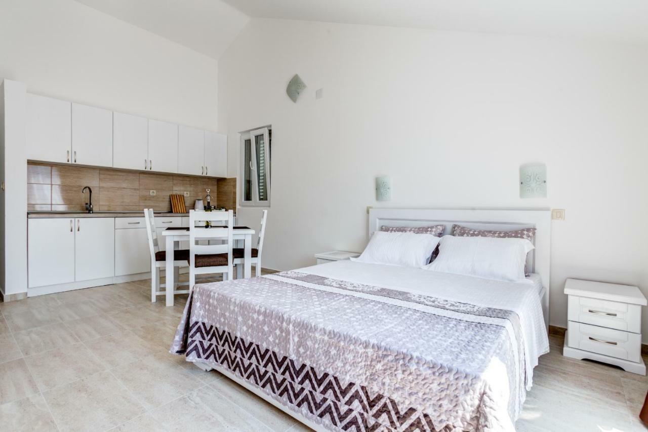 Villa San Apartments Тиват Екстериор снимка