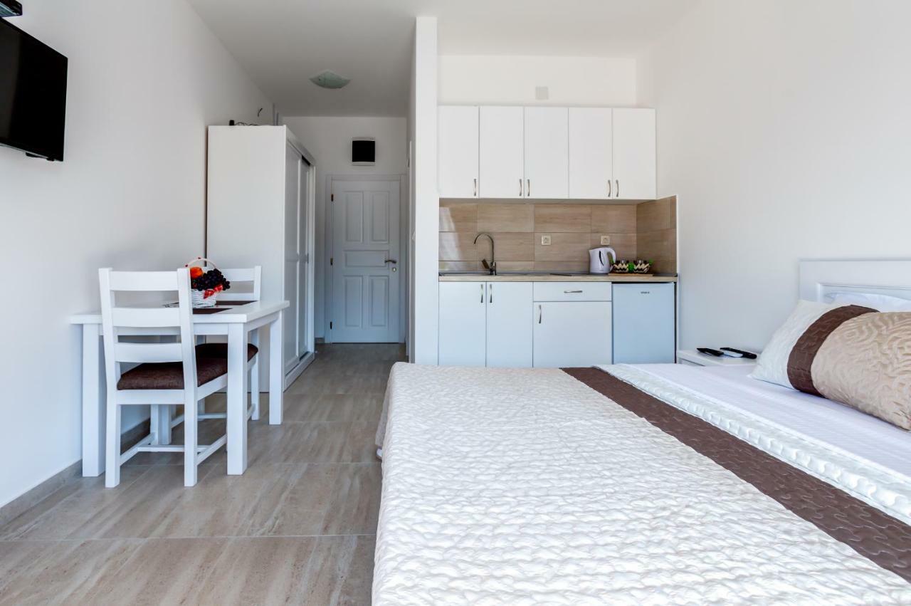 Villa San Apartments Тиват Екстериор снимка