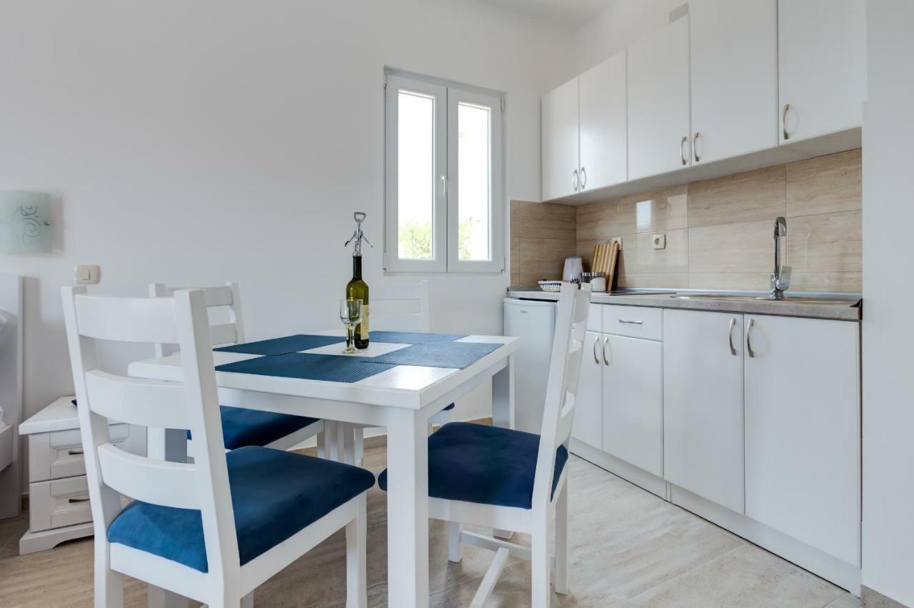 Villa San Apartments Тиват Екстериор снимка