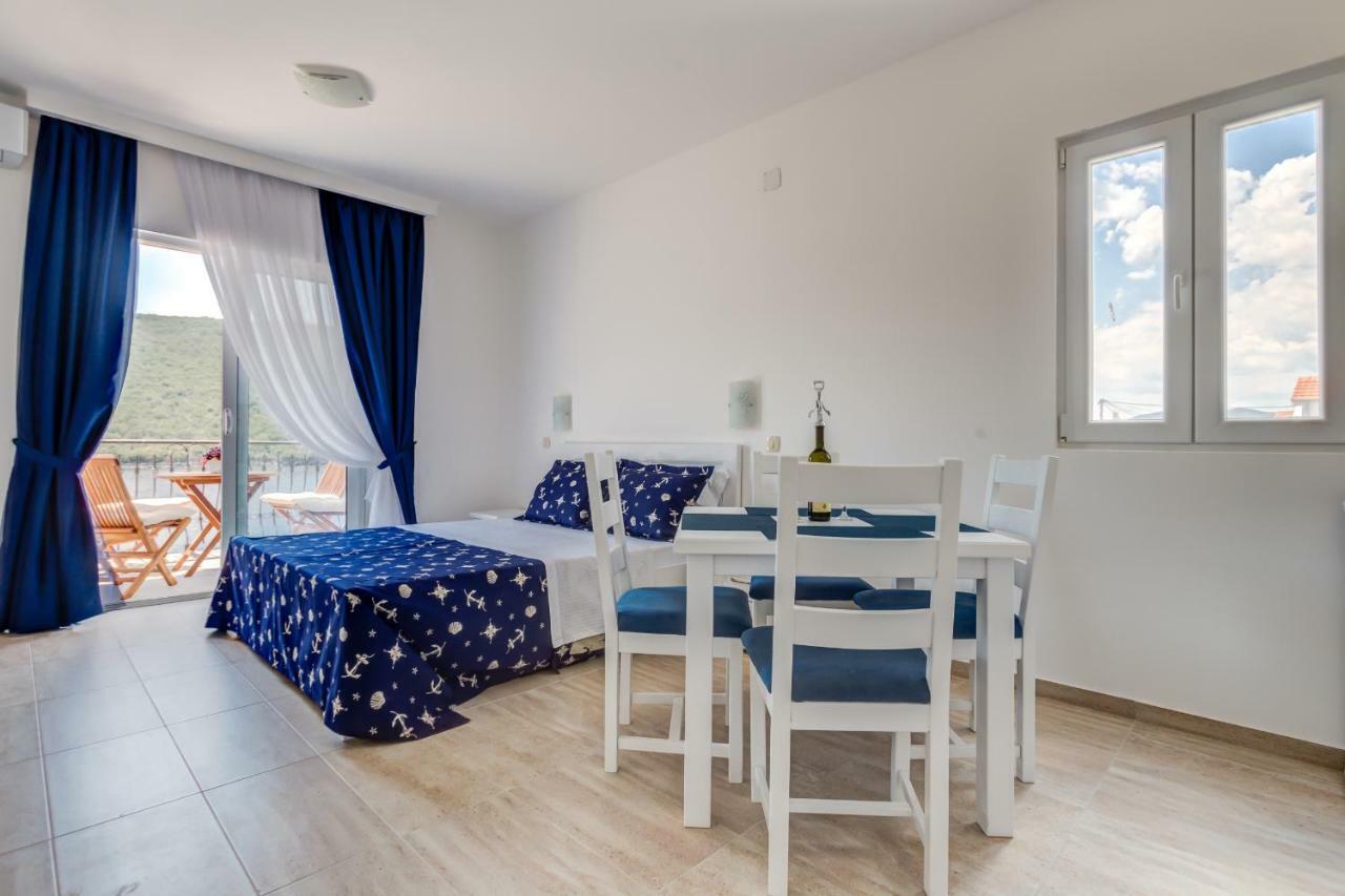 Villa San Apartments Тиват Екстериор снимка
