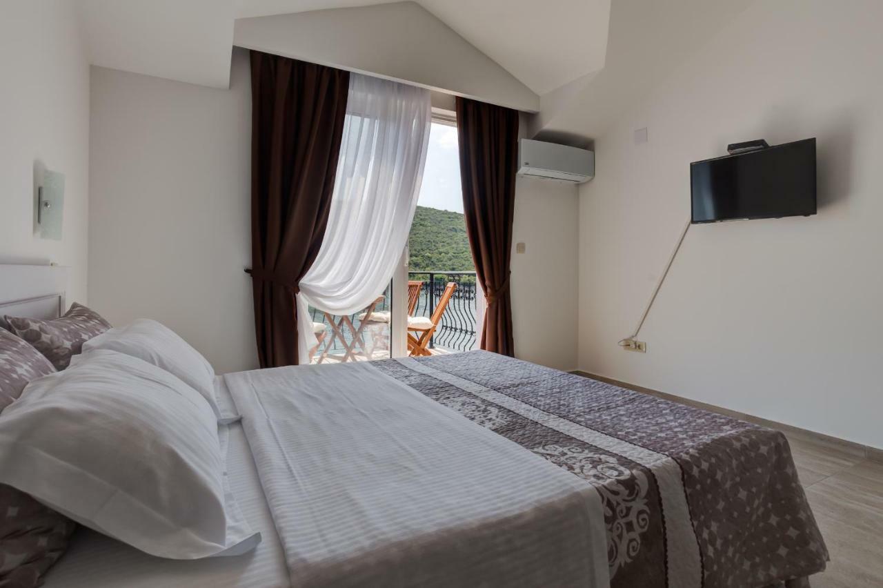 Villa San Apartments Тиват Екстериор снимка