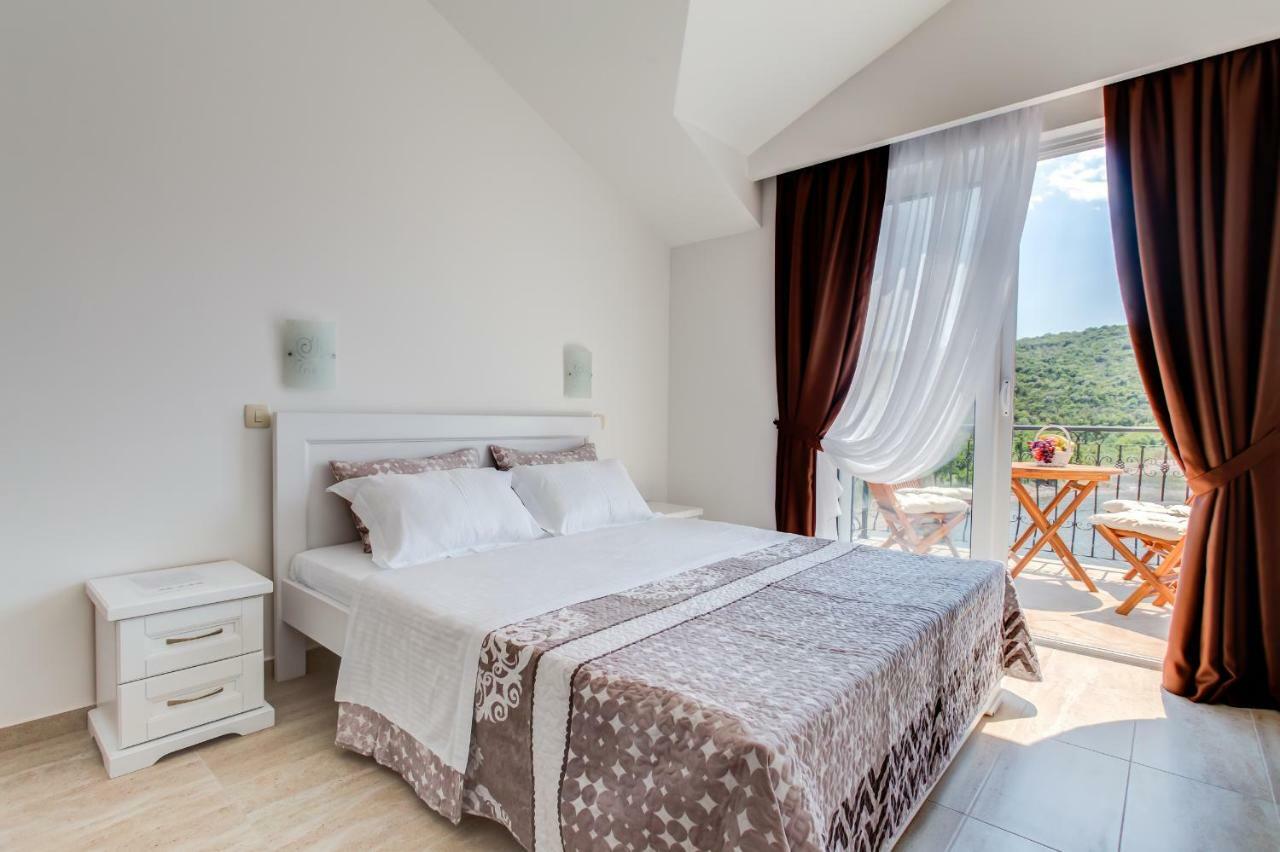 Villa San Apartments Тиват Екстериор снимка